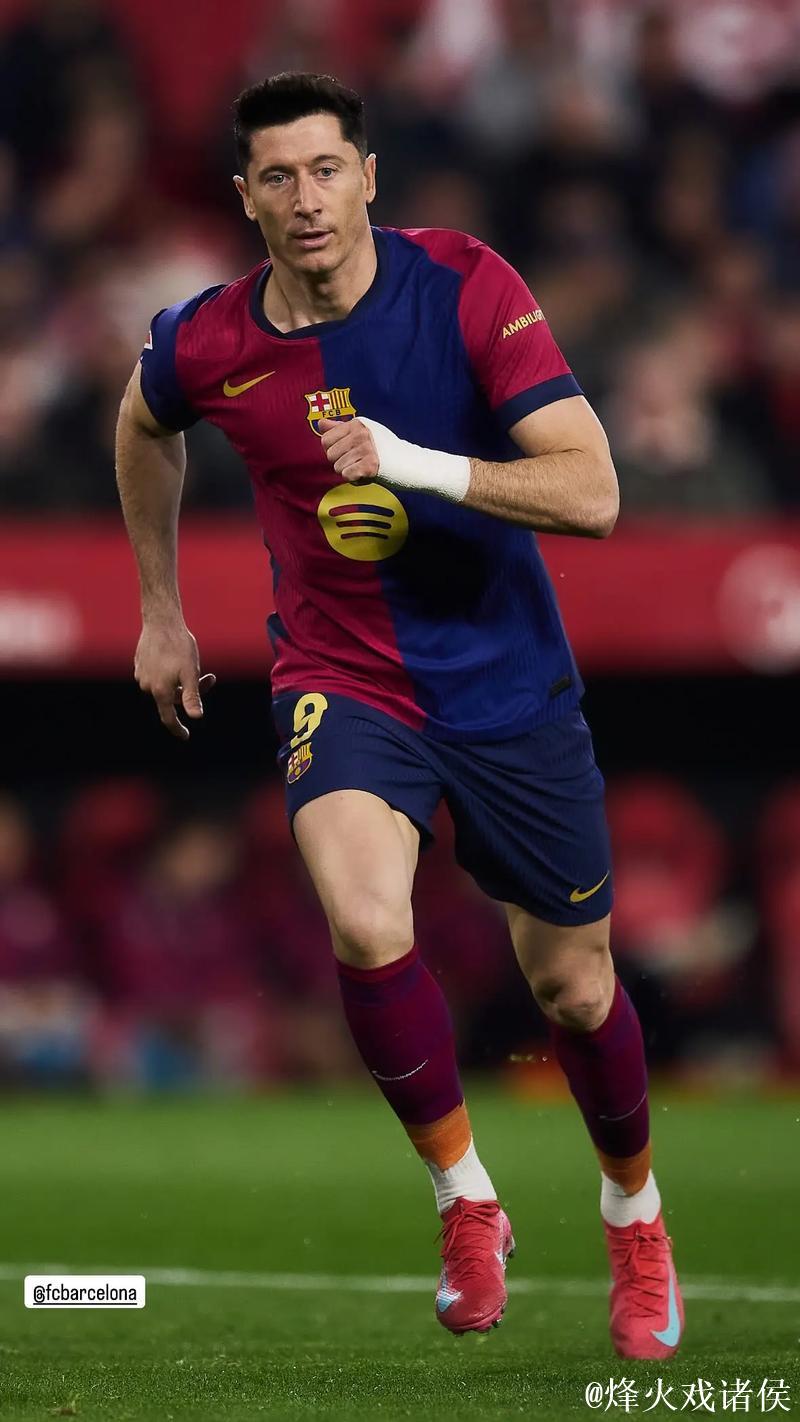 莱万15次首发对阵法兰克福均进球，曾两度上演